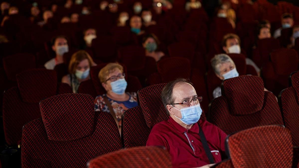 Habilitan regreso de cines, teatros y espectáculos con aforo de entre 30 y 50%