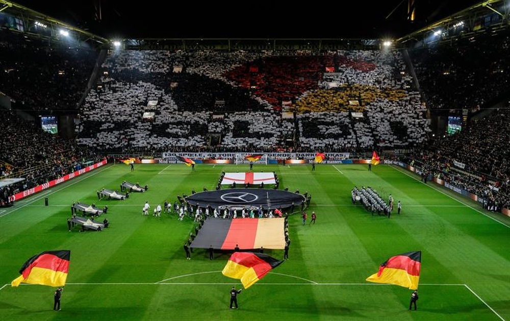 Hinchas ingleses serán sancionados si entonan canciones discriminatorias en partido con Alemania