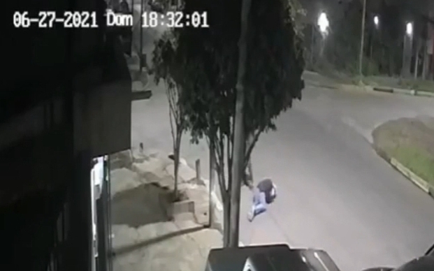 Video: Lomas de Zamora un policía baleó a un ladrón que intentó robarle la camioneta