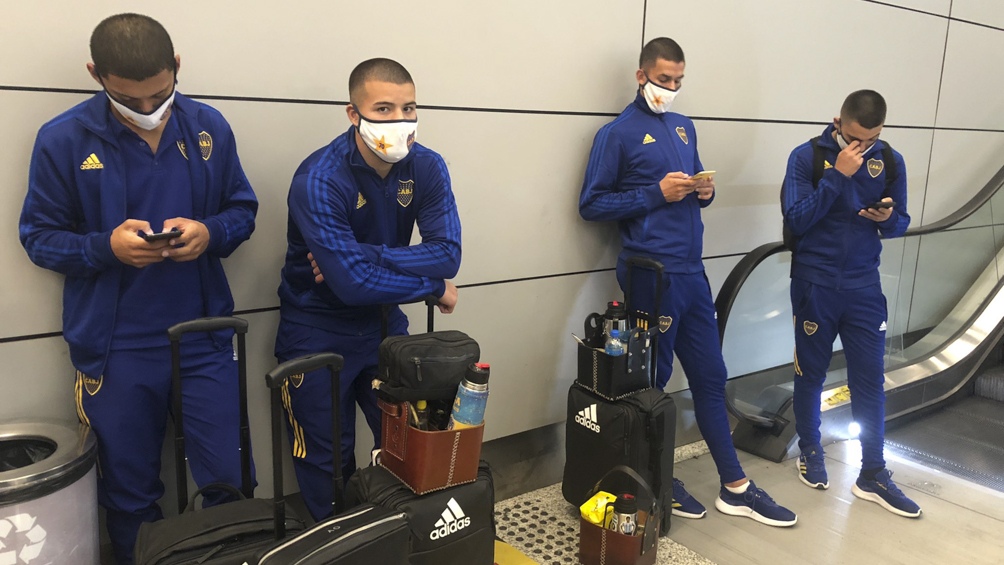 Ocho miembros de la delegación de Boca, demorados en Brasil