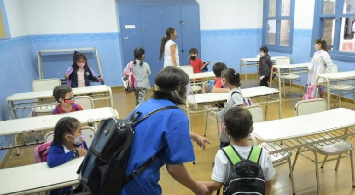 Vuelven las clases presenciales y las reuniones sociales y familiares en Córdoba
