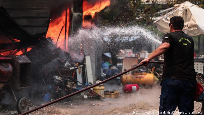 Cinco pueblos griegos del Peloponeso evacuados por incendios