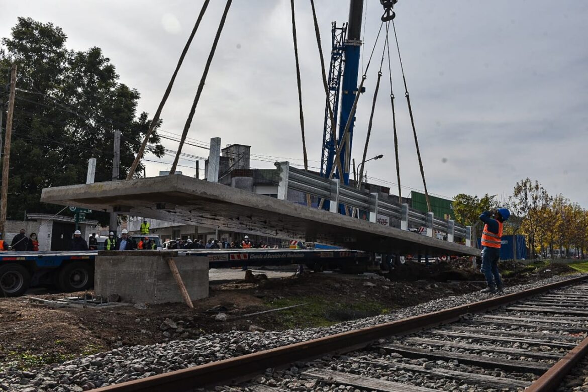 Iniciaron la instalación de dos puentes modulares en las vías del ferrocarril Sarmiento en Ituzaingó