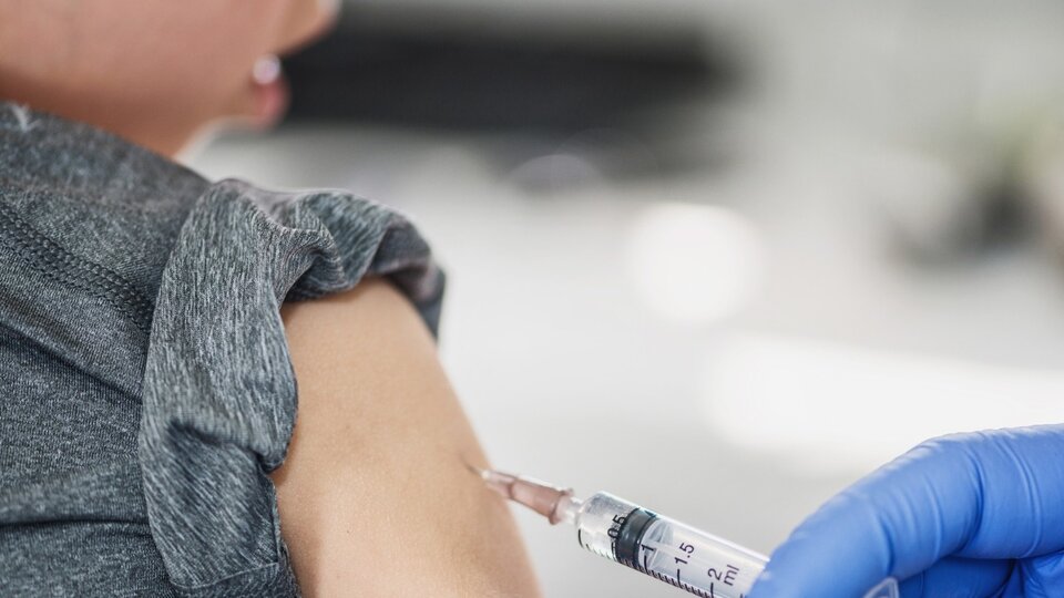 Pediatra del Garrahan dijo que la semana próxima inicia vacunación a adolescentes con comorbilidades