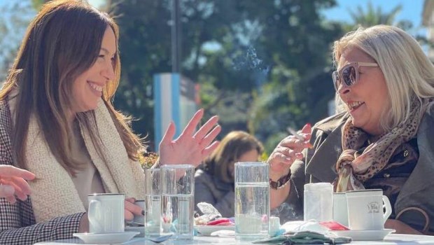 Carrió se sumó a la campaña de Vidal con una recorrida por el barrio de Recoleta