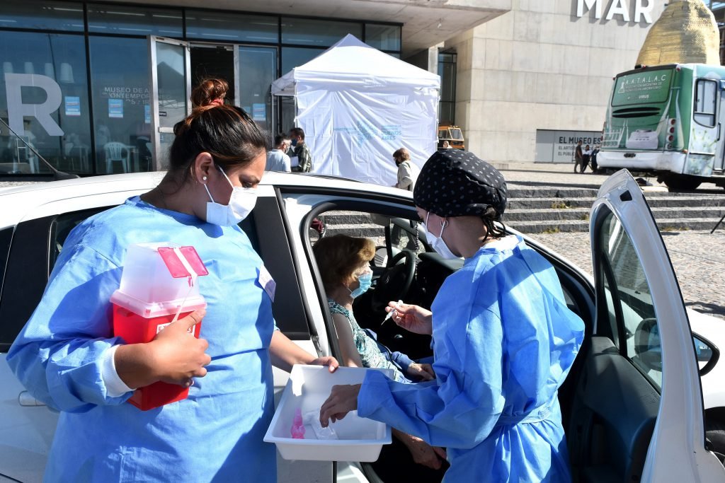 Suman postas de vacunación en Mar del Plata para viernes y sábado