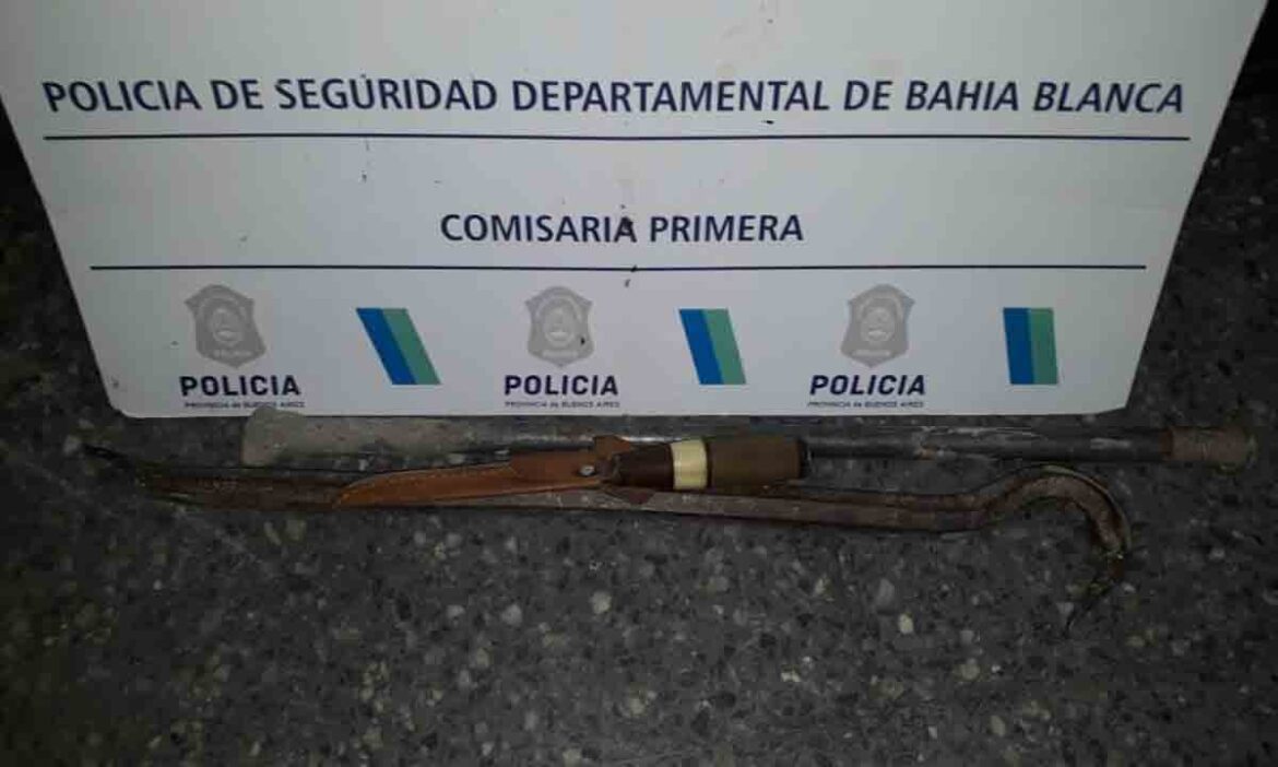 Bahía Blanca Detienen a un hombre que amenazó de muerte a su pareja con cuchillo, una barreta y cortafierros