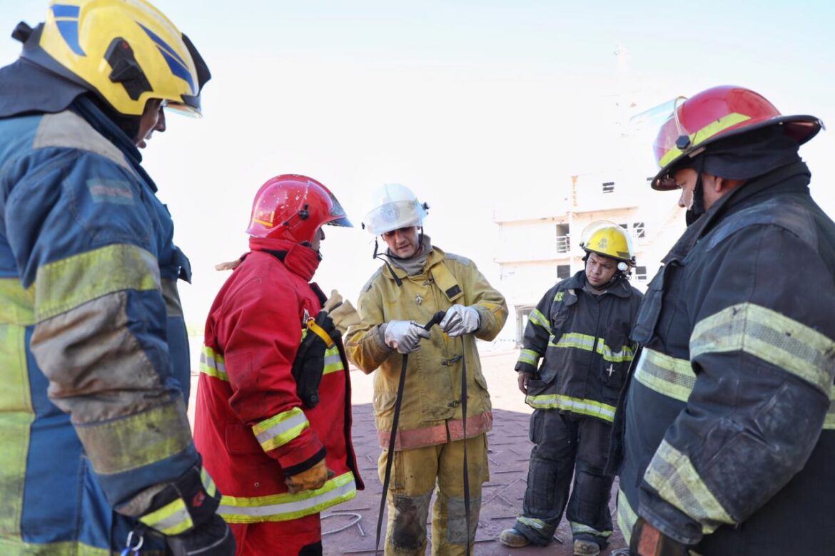 Primeras Jornadas de entrenamiento conjunto de PFA con Bomberos y Protección Civil en emergencias