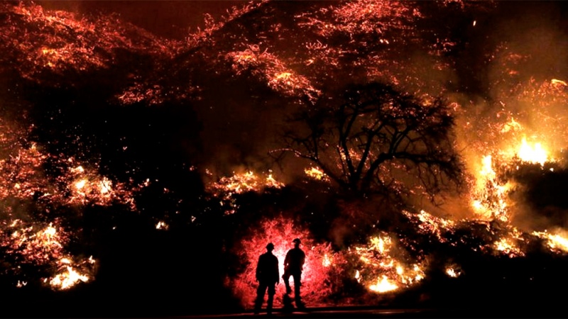 Miles de evacuados por decenas de incendios en el oeste de Canadá y Estados Unidos