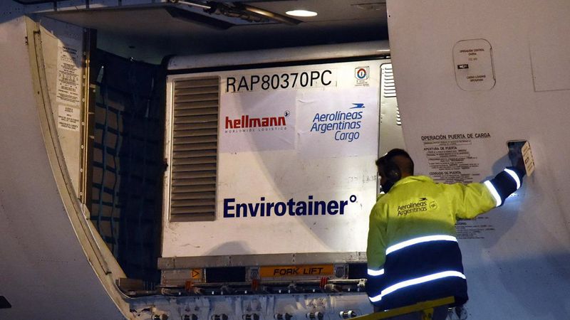 Argentina superará hoy los 40,6 millones de vacunas con el arribo del décimo cargamento de Sinopharm