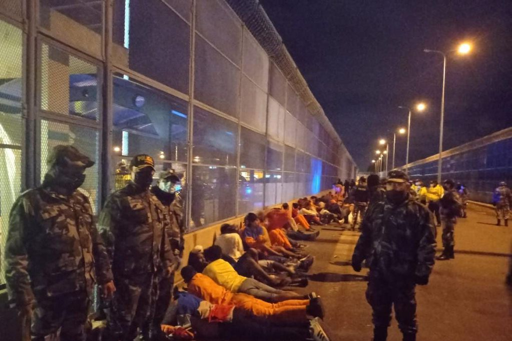 Al menos 18 muertos y cerca de 50 heridos por motines en dos cárceles de Ecuador