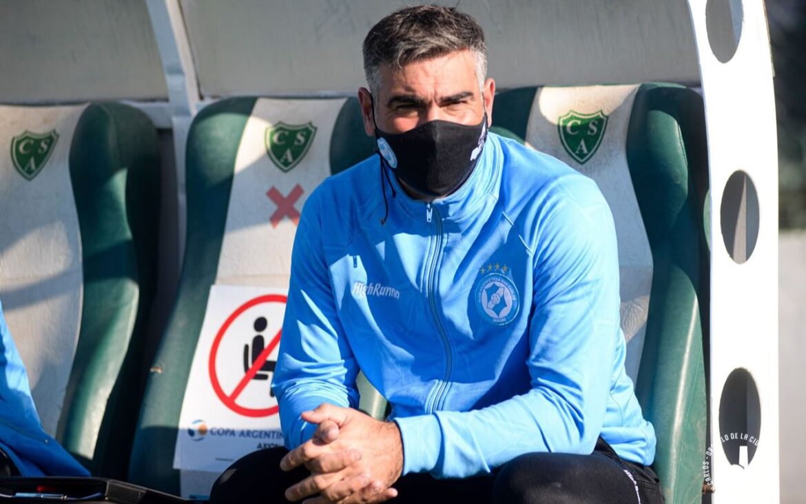 El entrenador de Villa San Carlos se encuentra internado por coronavirus