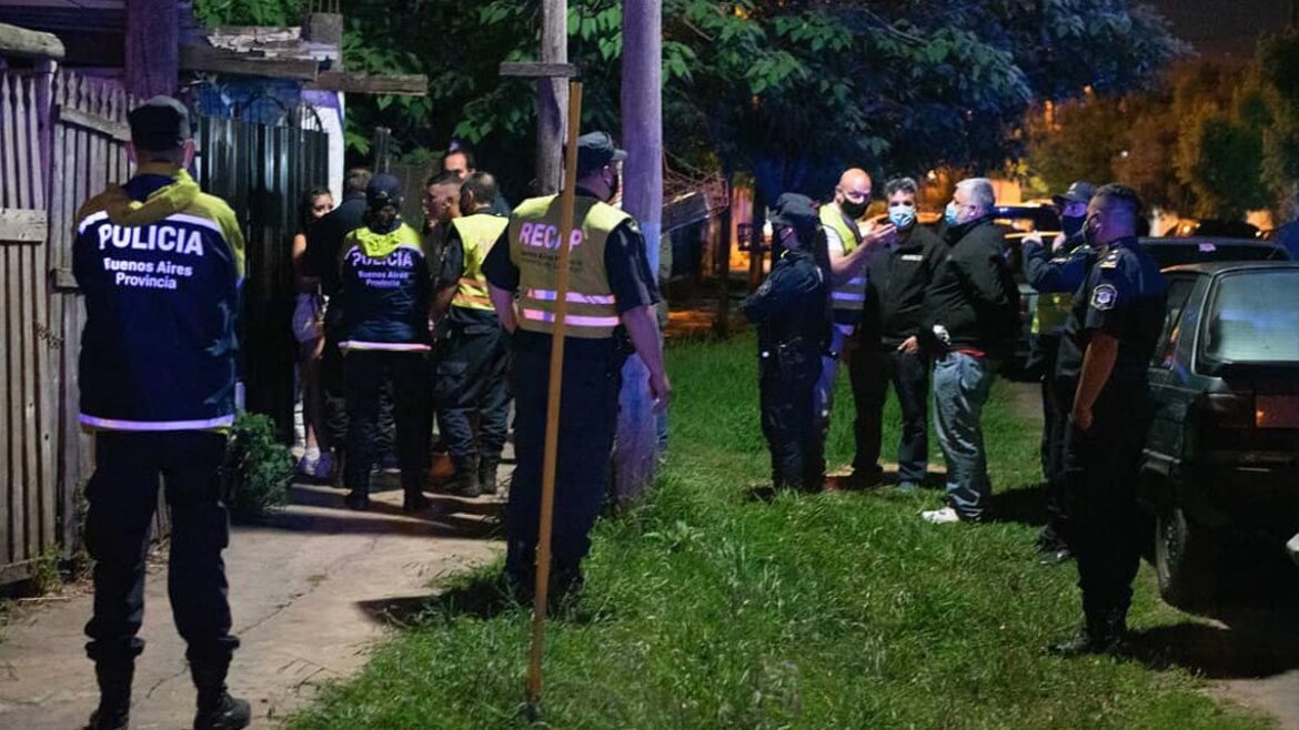 Agreden a policías que desactivaron una fiesta clandestina en Berisso