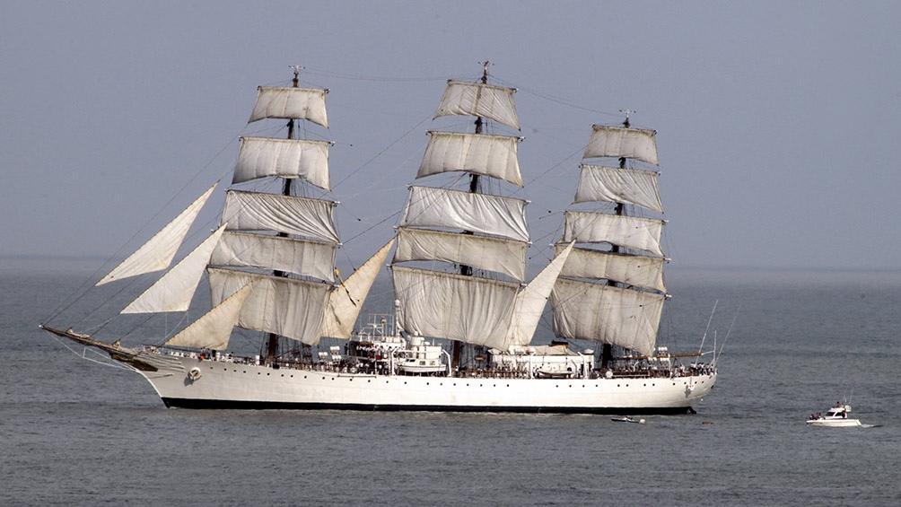 La Fragata Libertad llega hoy a Mar del Plata y se quedará hasta el domingo