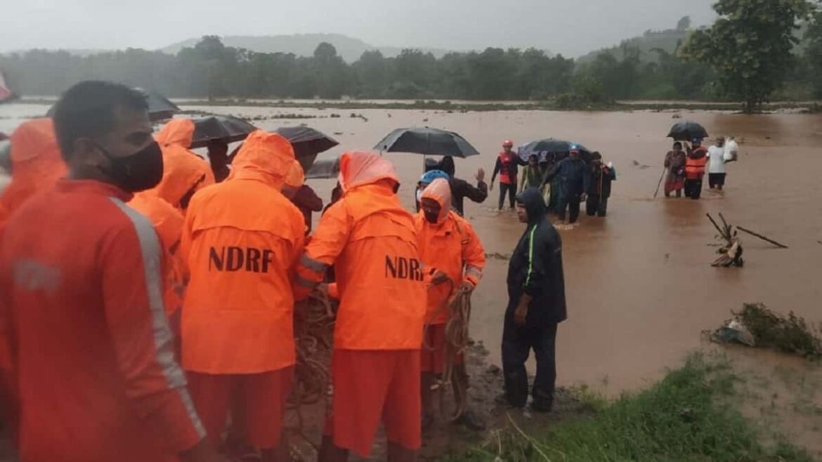 Al menos 36 fallecidos y decenas de desaparecidos en India por las lluvias del monzón