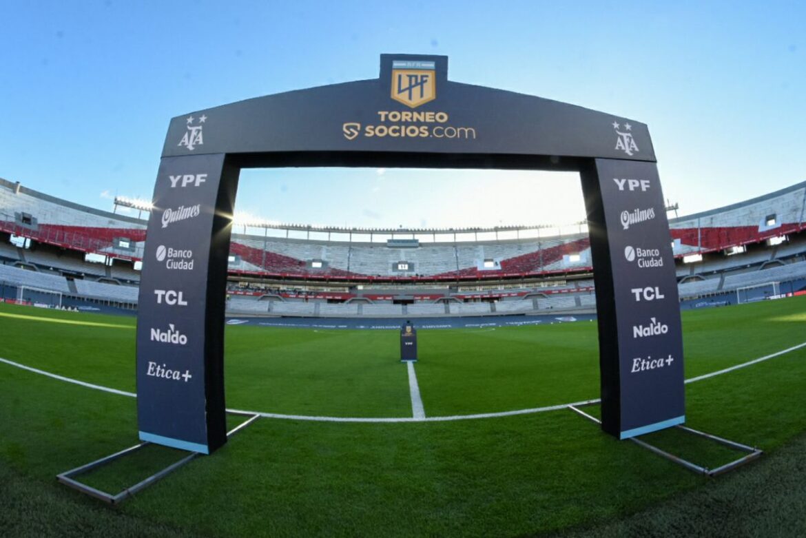 River ya juega con Colón en el Monumental