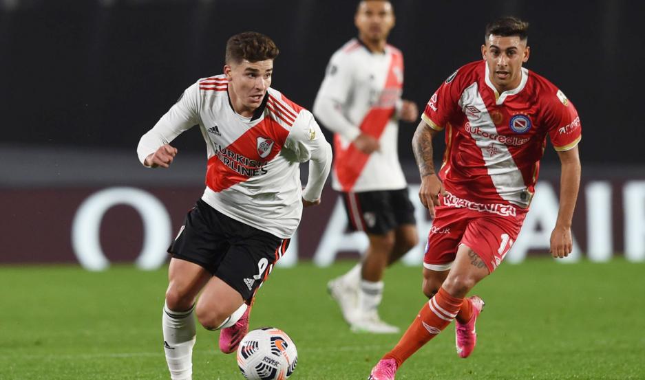 River busca el pase a cuartos de final ante Argentinos en La Paternal