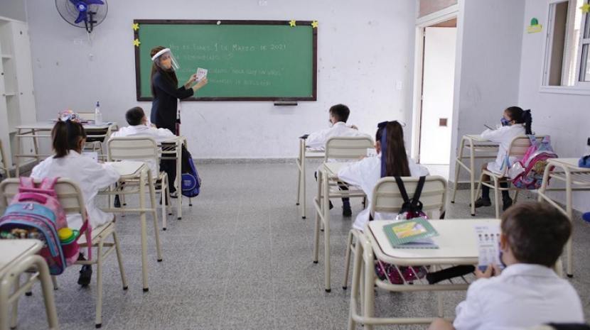 Vuelven las clases presenciales en todos los niveles en Santa Fe con horarios ampliados