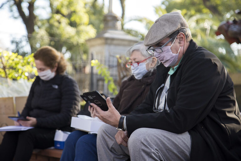 San Isidro: Los adultos mayores aprenden a usar smartphones y tablets