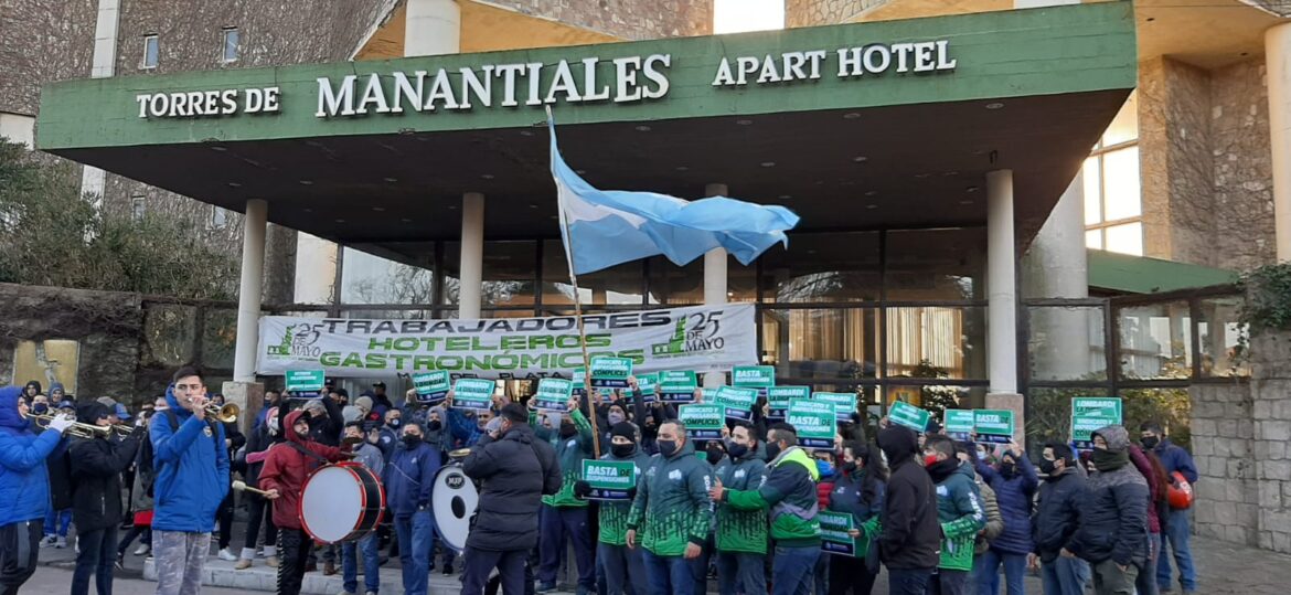 Principio de acuerdo entre Torres de Manantiales y delegados tras la manifestación