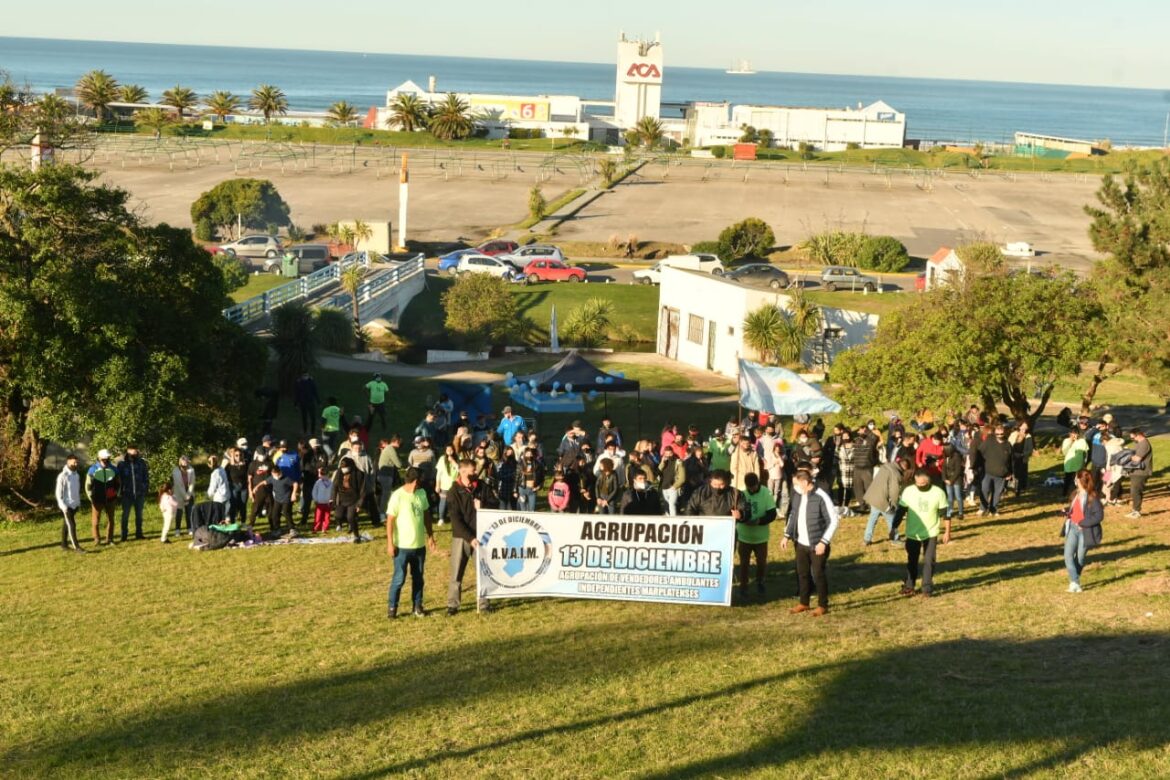 Mar del Plata: Vendedores ambulantes presentaron la Agrupación 13 de Diciembre