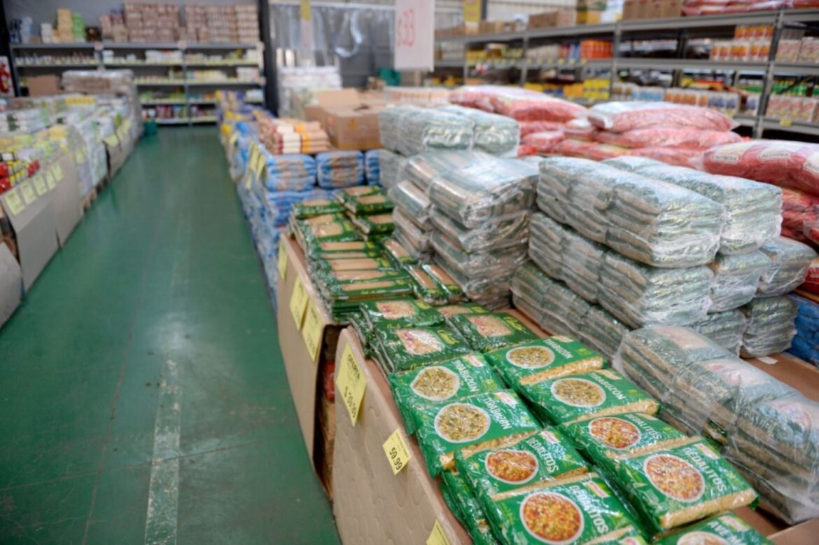 Renuevan acuerdo de precios accesibles y descuentos para productos de canasta familiar en La Plata
