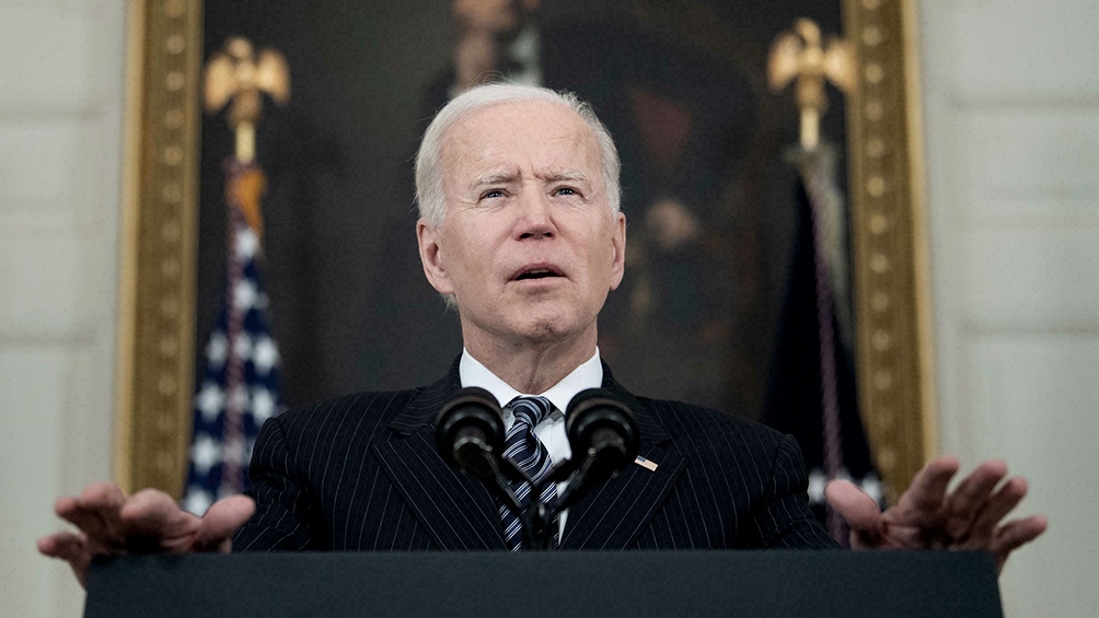 Biden promete sacar a todos los estadounidenses y se queja de promesa incumplida de los talibanes