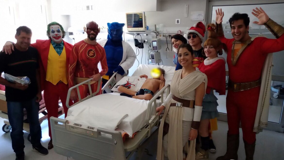 Superhéroes y motociclistas alegraron a niños del Hospital Garrahan