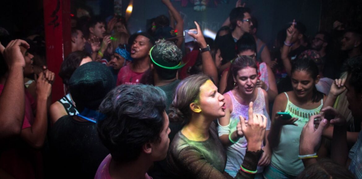 Desactivaron una fiesta clandestina en un lavadero y hay 11 detenidos