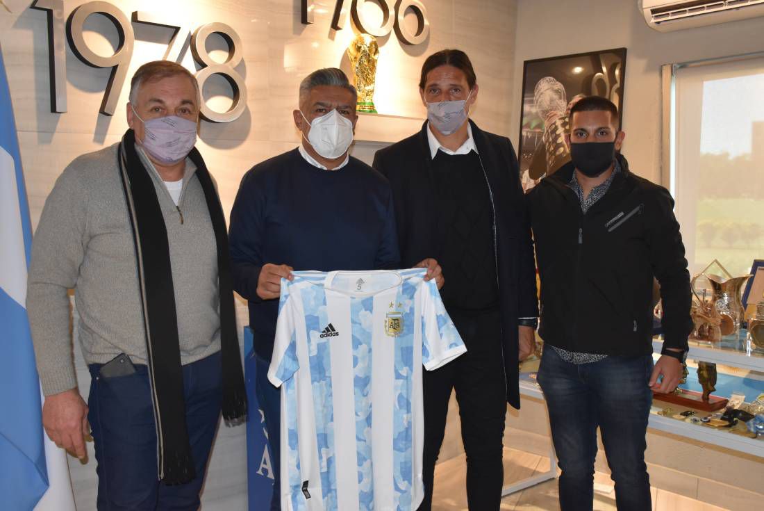 El DT Portanova citó a 29 futbolistas locales para las primeras prácticas de observación