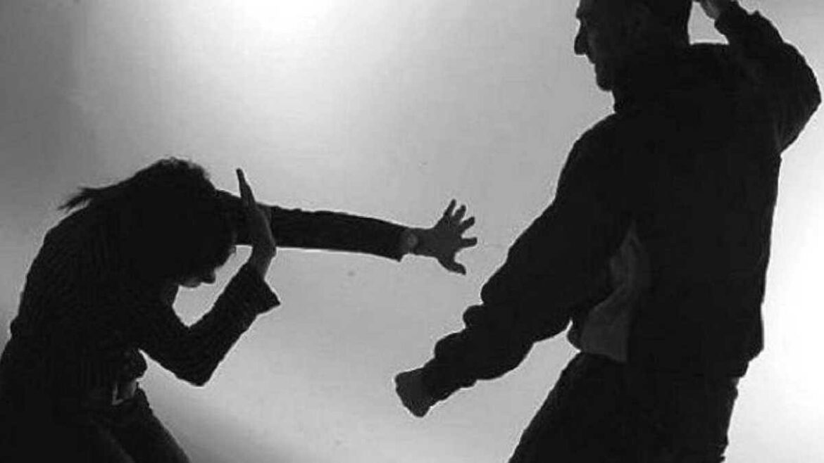 Detuvieron a un hombre que amenazó a su pareja y golpeó a su suegra con un hierro