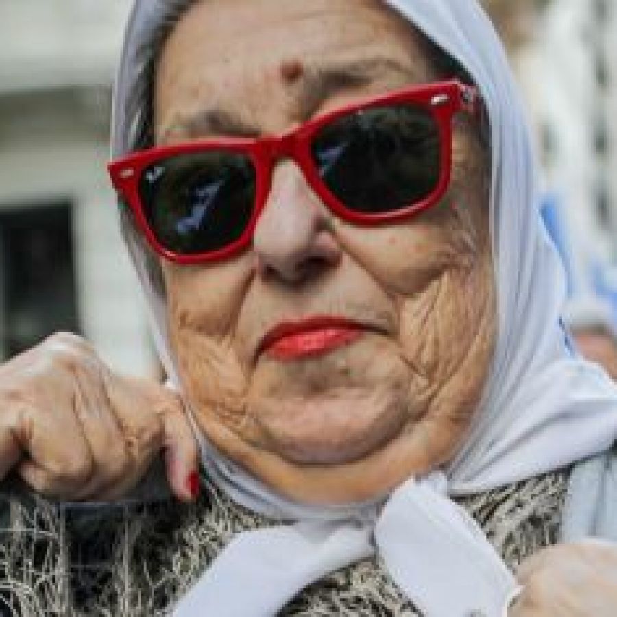 Un custodio de Bonafini se tiroteó con dos delincuentes y frustró el robo a un grupo de jóvenes