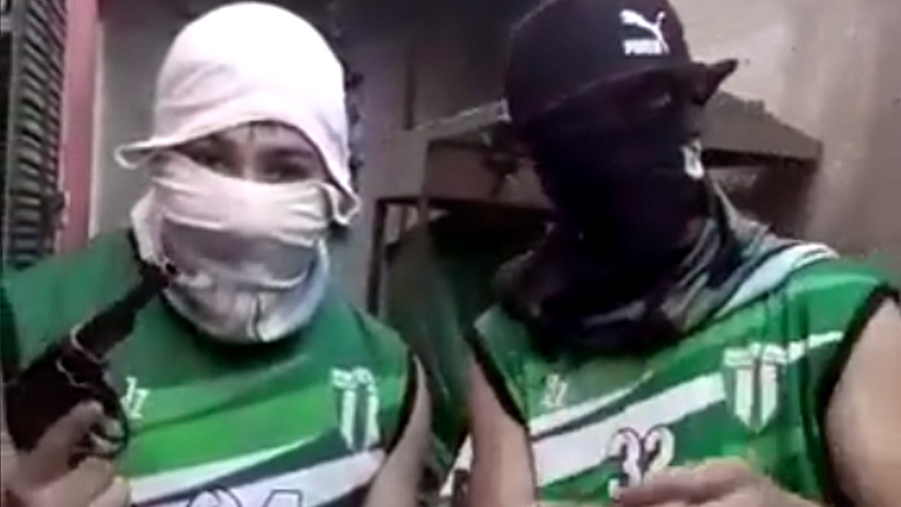 Hinchas grabaron un video amenazando al público rival: «Acá hay balas para cualquiera»