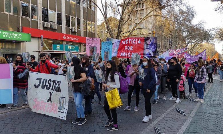 Marcha en reclamo de justicia ante los femicidios en Mendoza
