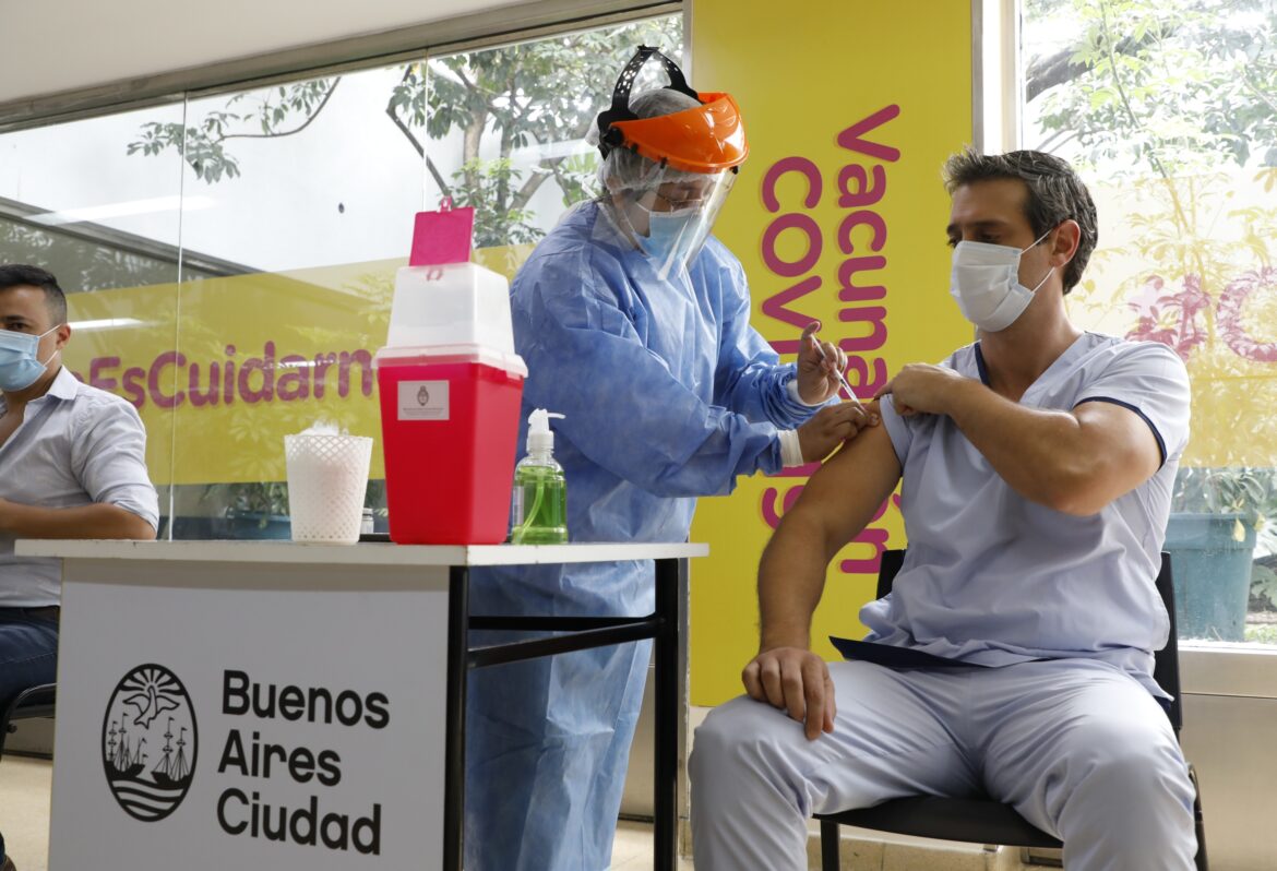 CABA pone en marcha la posta móvil de vacunación contra el coronavirus en los barrios populares