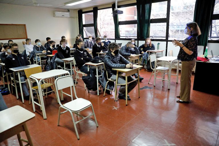 El martes vuelven a la presencialidad completa 290.000 alumnos de primaria en CABA