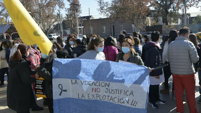 Profesionales de la salud de Mendoza reclaman mejoras de condiciones laborales y salariales
