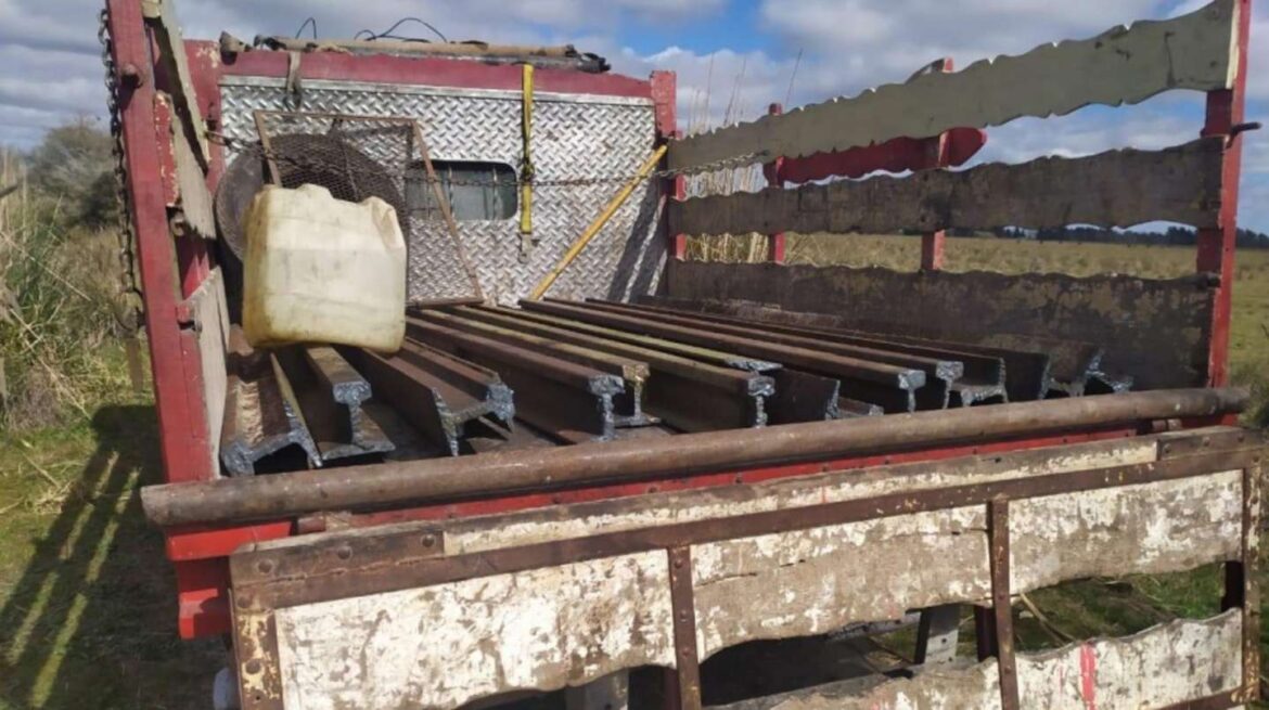 Cinco detenidos acusados de intentar robar rieles del ferrocarril en La Plata
