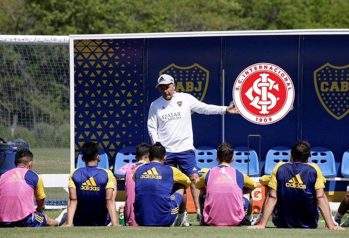 El DT Russo piensa en una línea de tres defensores contra River y Villa sigue sin presentarse