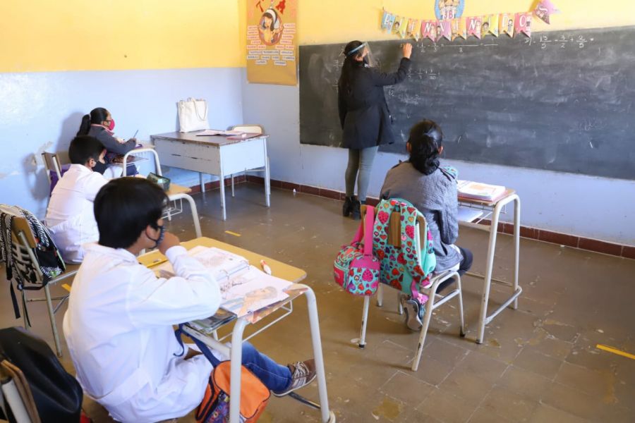 Anuncian la vuelta de la presencialidad escolar plena en Santiago del Estero