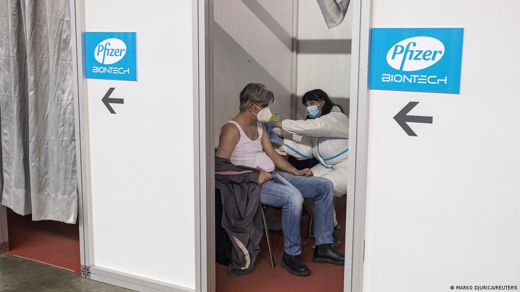 Enfermera alemana inyectó suero en lugar de la vacuna anticovid a miles de personas