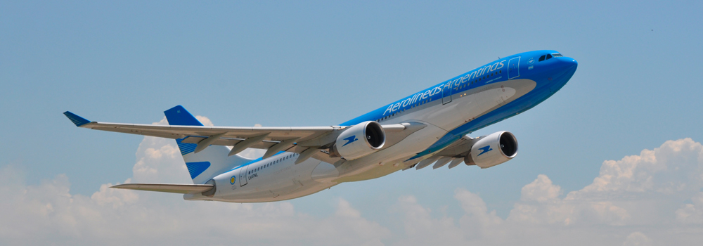 Dos aerolíneas colombianas proponen inversiones para conectar a la Argentina con Medellín y Cali