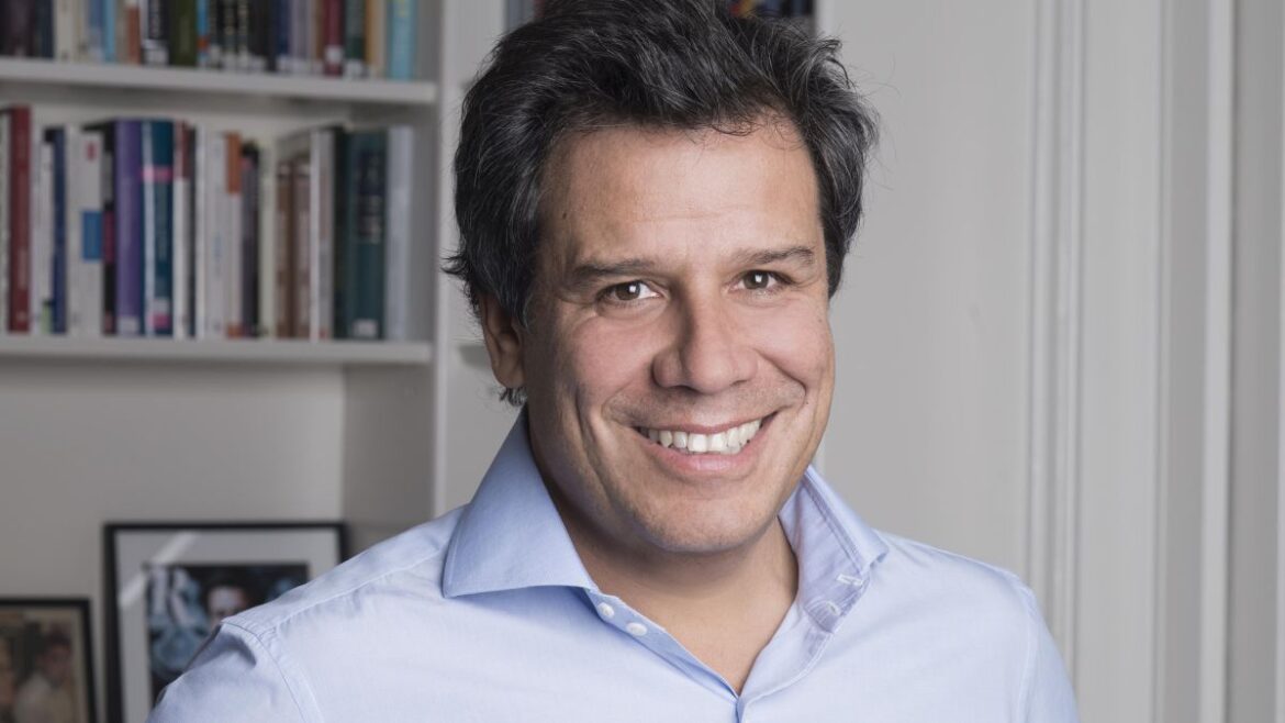 Manes presentó su plan de campaña, con «la revolución del conocimiento» como eje central