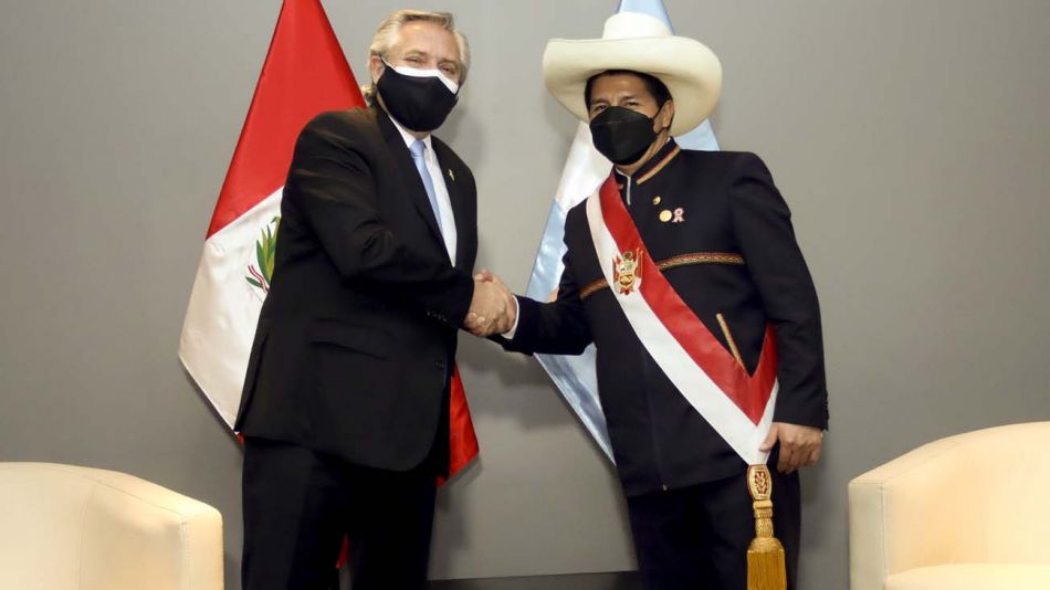 El presidente Fernández cumple hoy su último día de aislamiento, tras el viaje a Perú