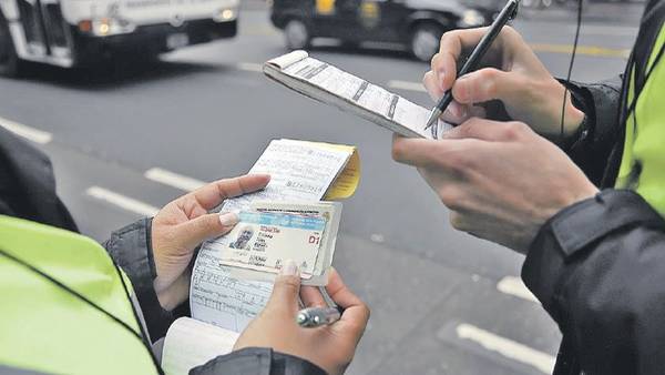 Les retiran la licencia de conducir a tres personas por realizar «maniobras temerarias»