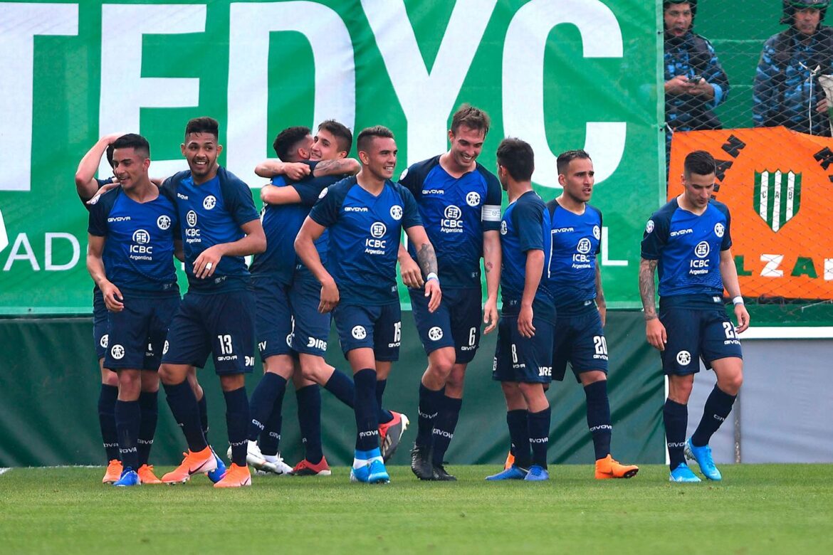 Talleres le ganó a Banfield y trepa en la tabla