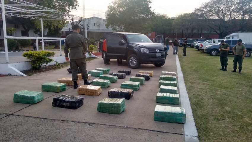 Secuestran 536 kilogramos de marihuana en una camioneta en Corrientes y detienen al conductor