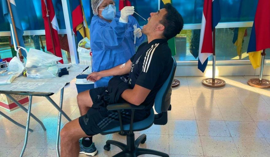 Un caso positivo en coronavirus de la delegación argentina concentrada en Ezeiza