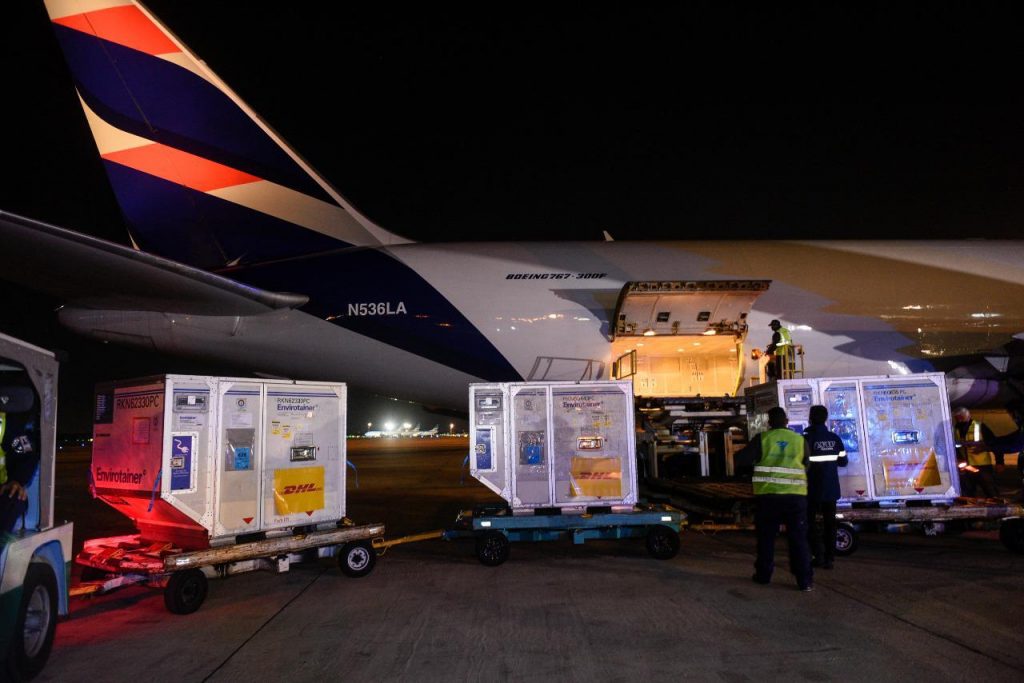 Llegan mañana 500 mil dosis de AstraZeneca y Argentina supera los 59 millones de vacunas recibidas