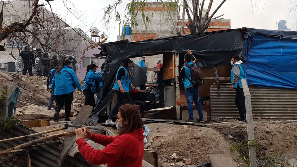 El Gobierno y la Justicia porteña desalojaron asentamiento «La fuerza de las mujeres» en Barrio 31